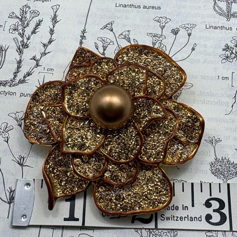 Elegant Gold and Bronze Vintage Floral Brooch/Pendant
